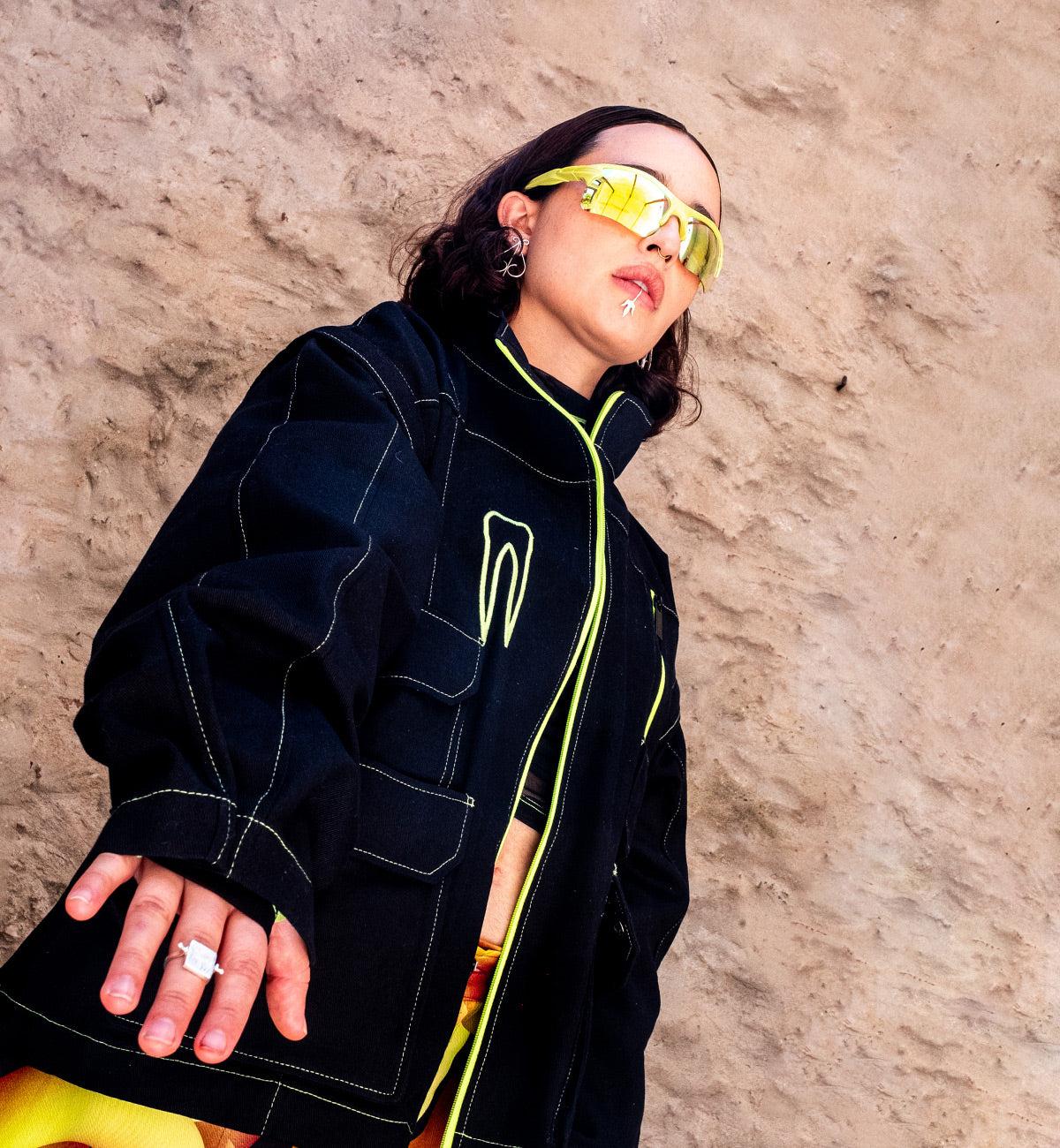 Chaqueta Neon: Caníbal