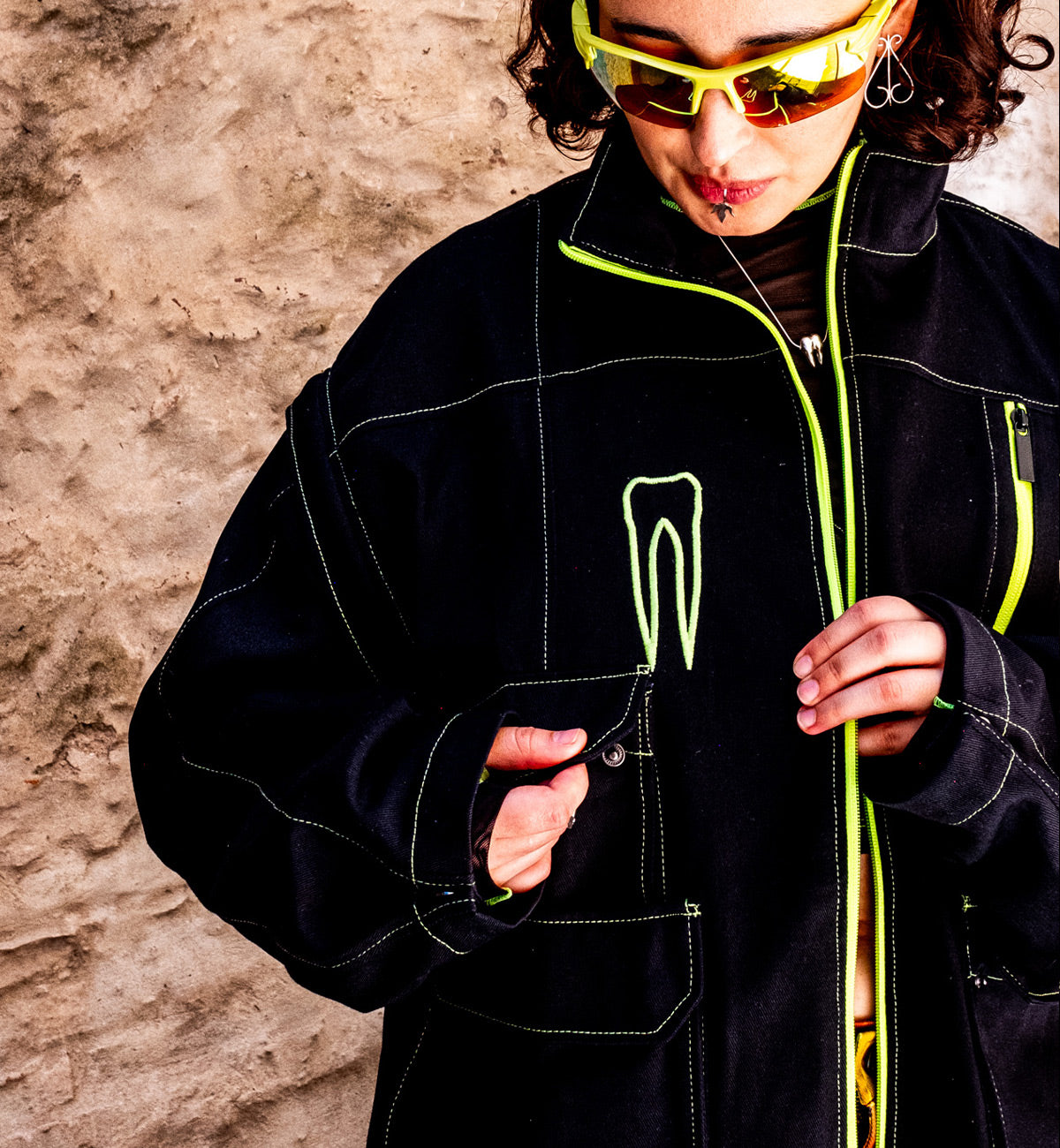 Chaqueta Neon: Caníbal
